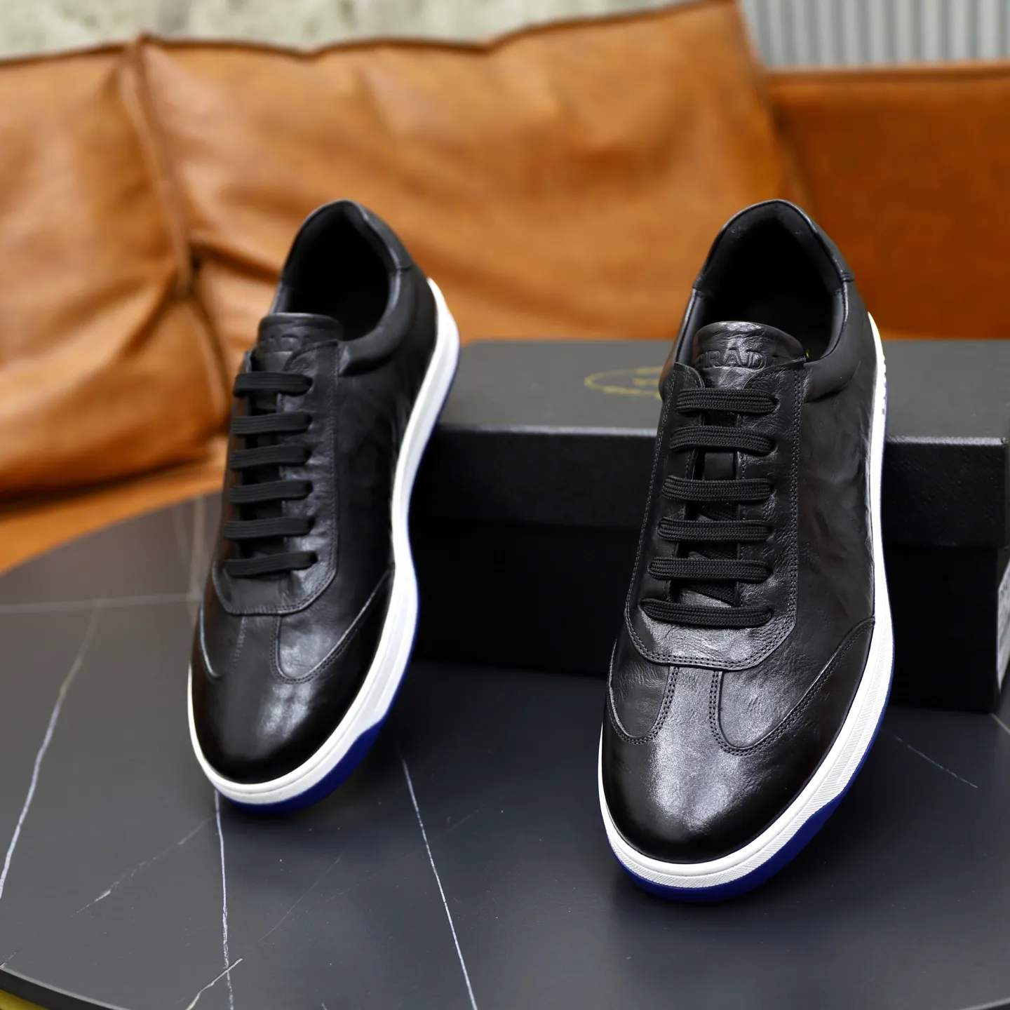 Factory price: 💰640 Prada classic men’s lace-up casual shoes | Imported cowhide upper | Upper stitching layered design, light and breathable | Soft and comfortable | Decorated with PRADA letters on the side | Distinctive sports style, showing the brand style | Lightweight concave and convex pattern rubber soles | Matched with cowhide foot pad lining | Excellent foot feel, fashionable and elegant | Size: 38-44 (45 customized)